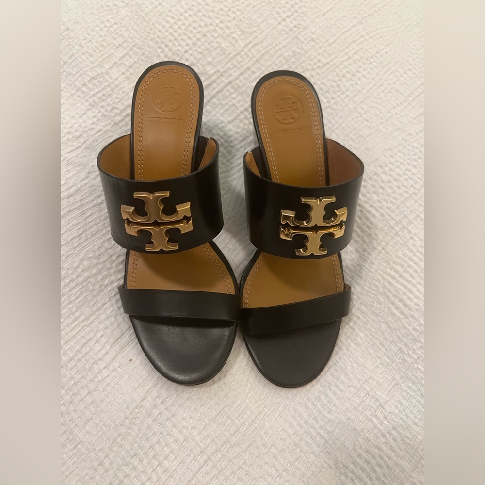 NWOT Tory Burch Everly 65mm Black Leather Wedge Sandals - Size 7